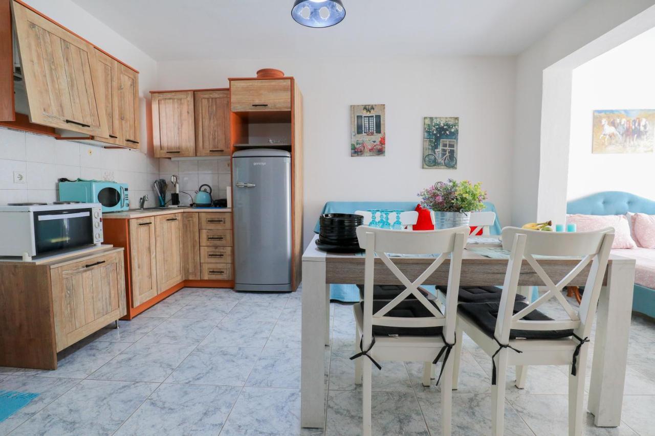Pepi'S Studio Apartment アレクサンドルポリス エクステリア 写真
